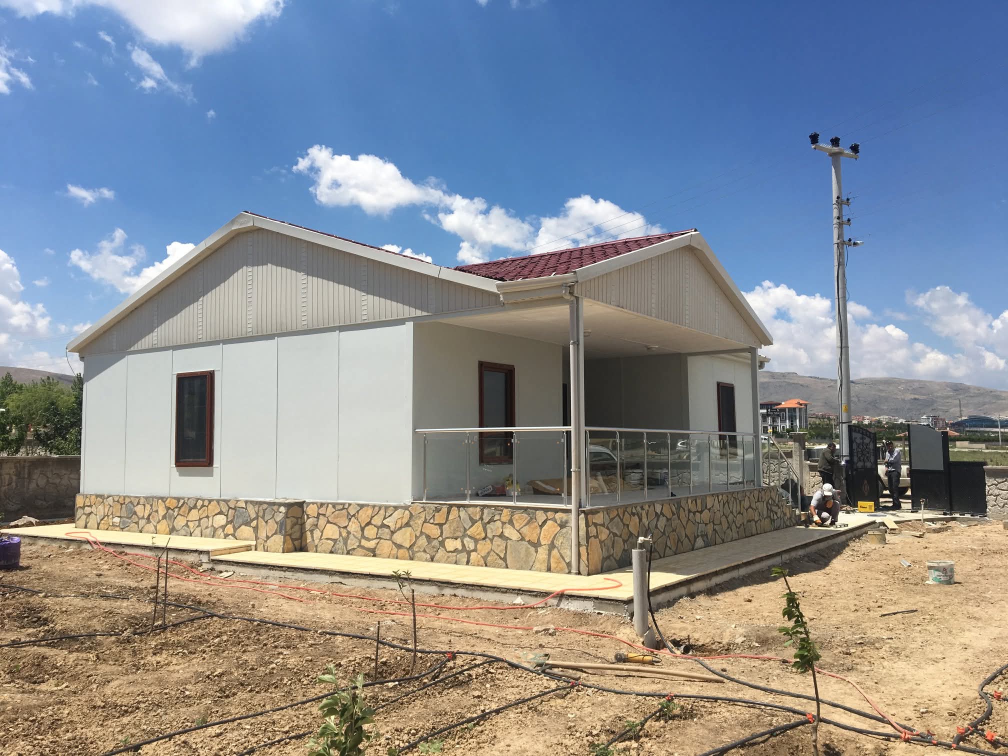 Kırsal alanda uygulanan prefabrik konut örneği